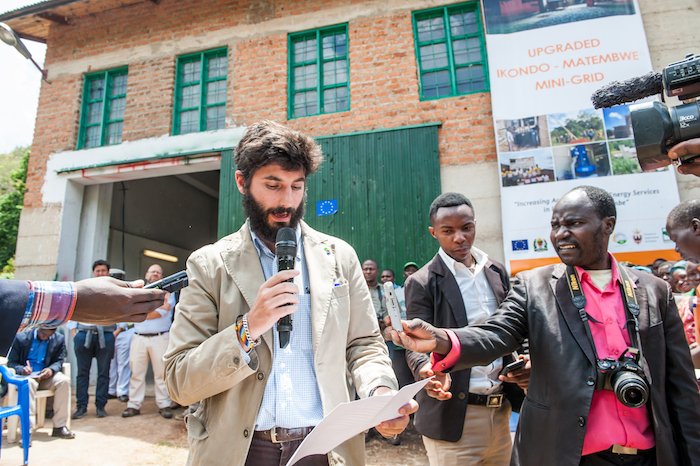 Tanzania, mille e un volt: illuminare le notti con le rinnovabili